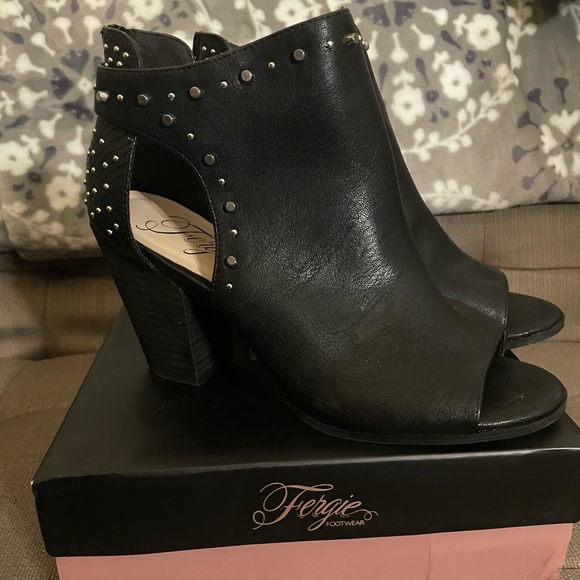 Fergie Women's Radio Peep Toe Booties size 9.5 - Picture 1 of 5